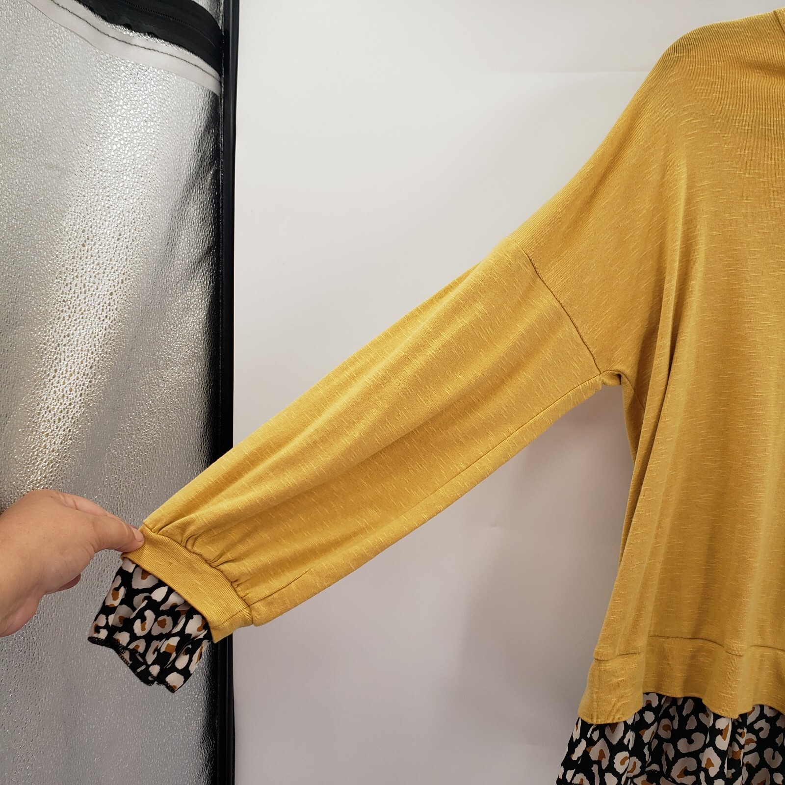 Hailey & Co Boutique Mustard Yellow Knit Top Womens Small Leopard Print Layered