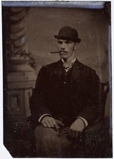 CIRCA 1870s TINTYPE HANDSOME MAN IN SUIT SMOKING CIGAR DETAILED