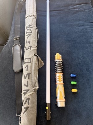 STAR WARS SAVI S WORKSHOP LIGHTSABER w Dok-Ondar s Den Sheath & 3 Kyber Crystals