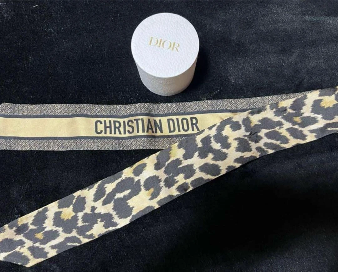 Foulard léopard Christian Dior Mizza 100% soie sergé signature 6x105cm