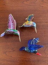 Adornos de colibrí esmaltado Cloisonne y un colibrí de vidrio Fitz & Floyd
