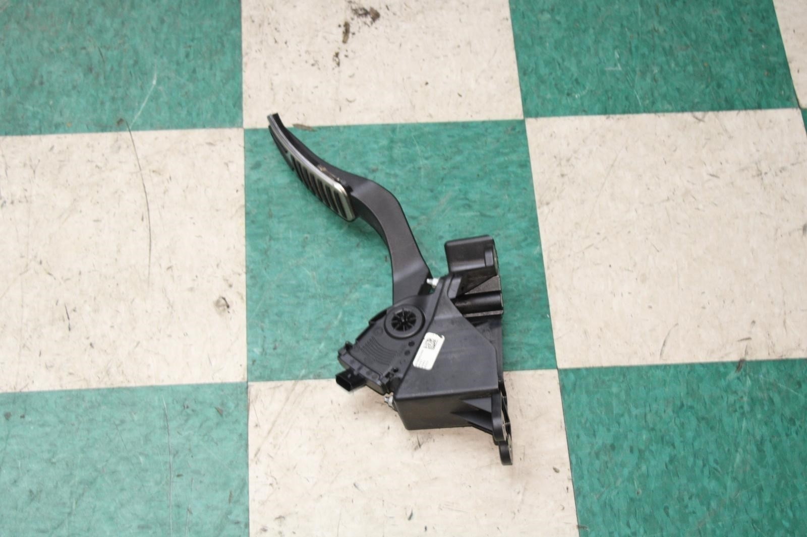 14-19 Ghibli Alloy Electronic Gas Motor Throttle Accelerator Pedal Assembly OEM