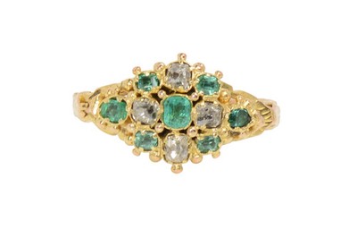 Viktorianischer Ring im Kissenschliff Diamant & Smaragd
