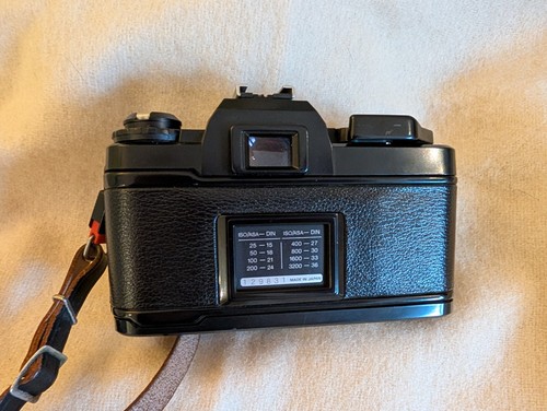 Chinon CE-4 35mm Film SLR Camera (Tested) - Picture 2 of 2