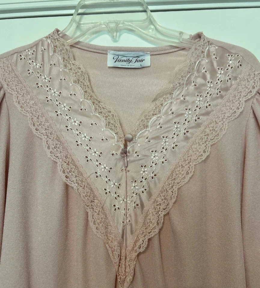 Roupão espreguiçadeira vintage rosa Vanity Fair tamanho grande bordado renda com zíper - Imagem 3 de 4