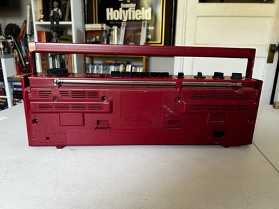 SANYO M7022 Stereo Cassette Tape Player Recorder VERY RARE RED AM