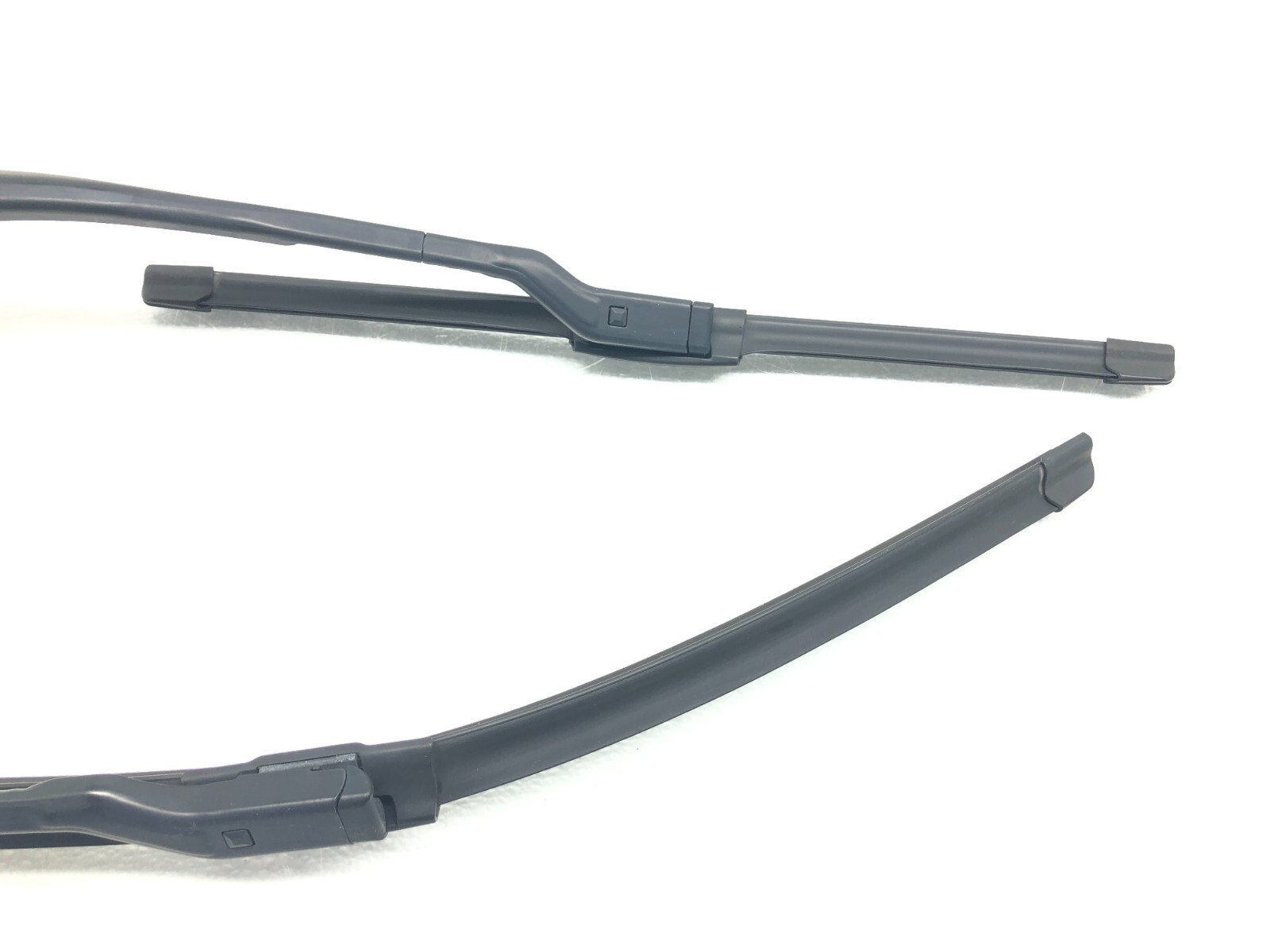 2017-2022 MASERATI LEVANTE FRONT WINDSHIELD WIPER ARM W/ BLADE SET X2 OEM.