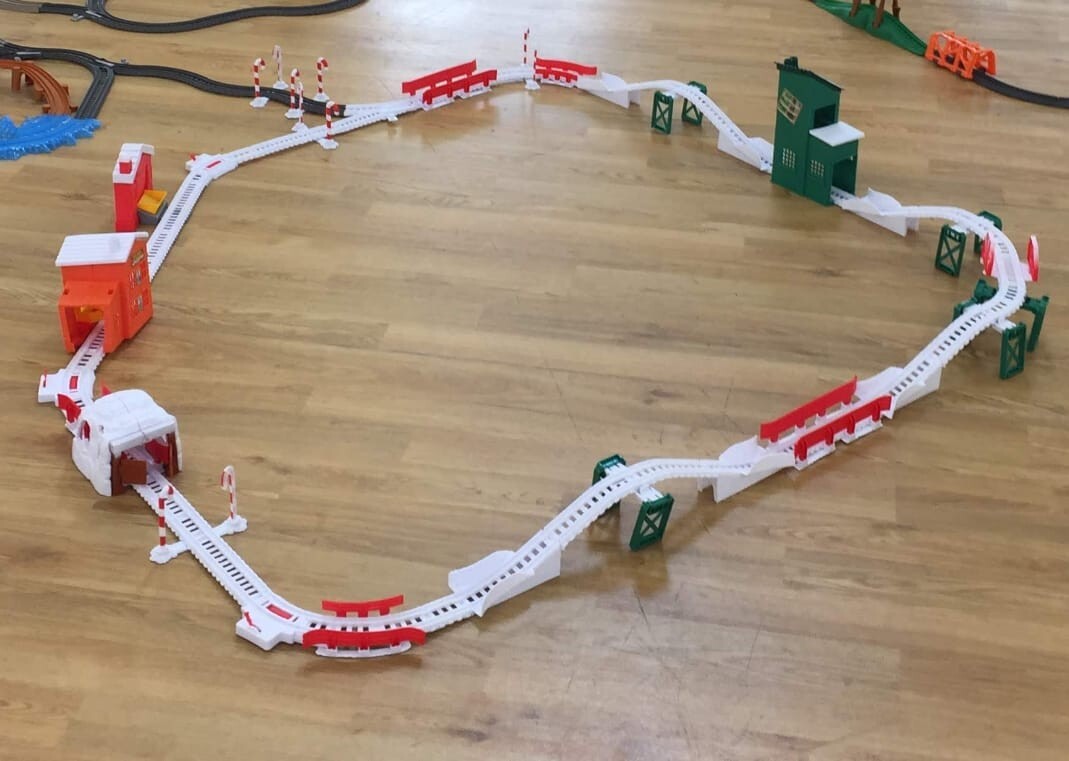 Thomas Friends TRACKMASTER CHRISTMAS HOLIDAY CARGO DELIVERY SET