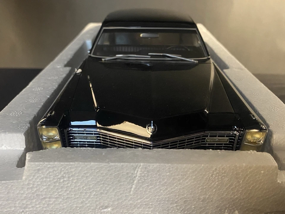 Cadillac Fleetwood Series 75 1967 BOS Best of Show limusina negra 1/18 Foto 2 de 4