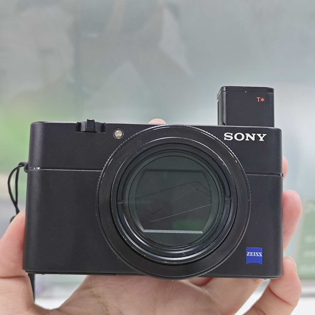 Sony Cyber-Shot RX100 VA 20.1 MP DSC-RX100 M5A Digital Camera 2.9x