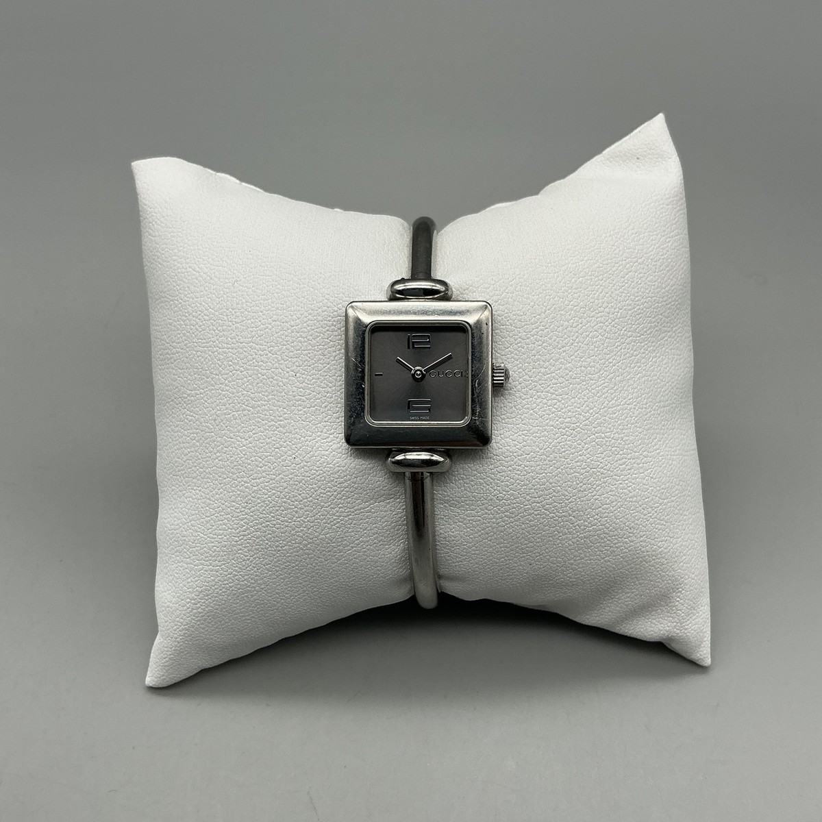 Vintage Gucci 1000.06 Silver Tone Bangle Watch Swiss Made Working New Battery Gucci Womens Watch 19mm Silver Tone Stainless Bangle 1900 L  main image 4