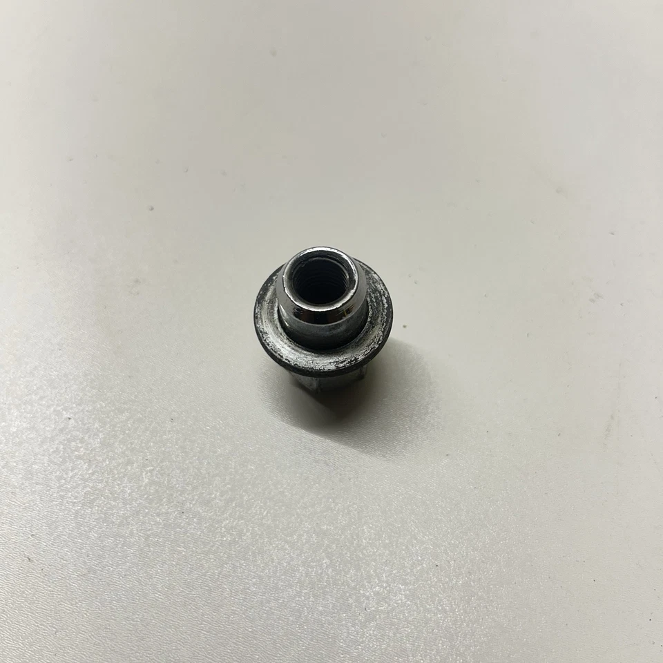 TOYOTA PRIUS 2016-2022 LLANTA TUERCA TORNILLO PERNO DERECHO IZQUIERDO OEM Foto 4 de 4