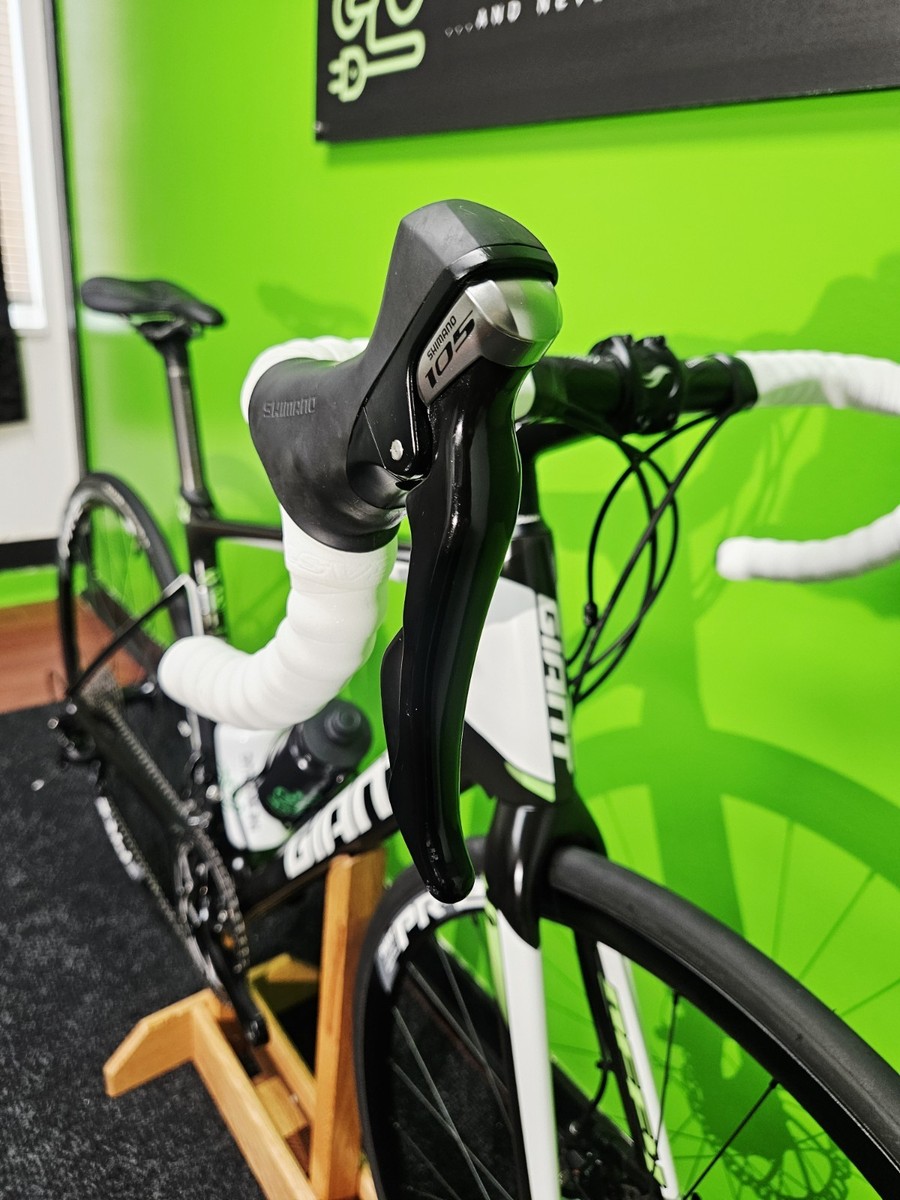 2016 Giant Defy Advanced 2 Shimano 105 11x2 Disc Carbon Road Bike