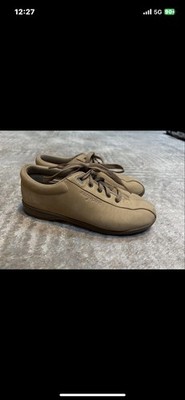 Easy Spirit Women's Anti-Gravity Tan BEIGE Casual Flats Size 10.5