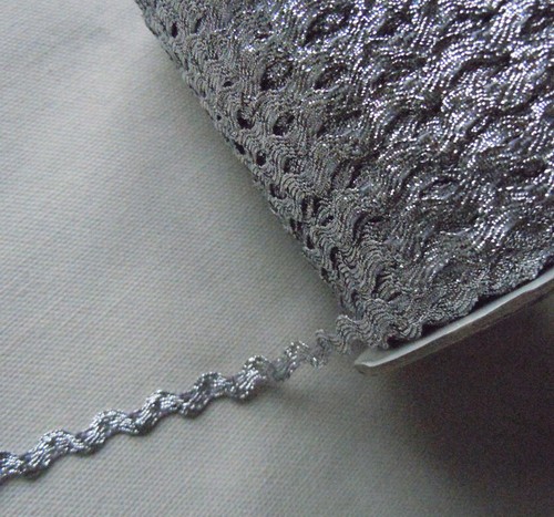 3 Yards 3/8" - 1/2" breit Metallic Ric Rac Zackenlitze Borte Spitze Gold, Silber - Bild 2 von 3