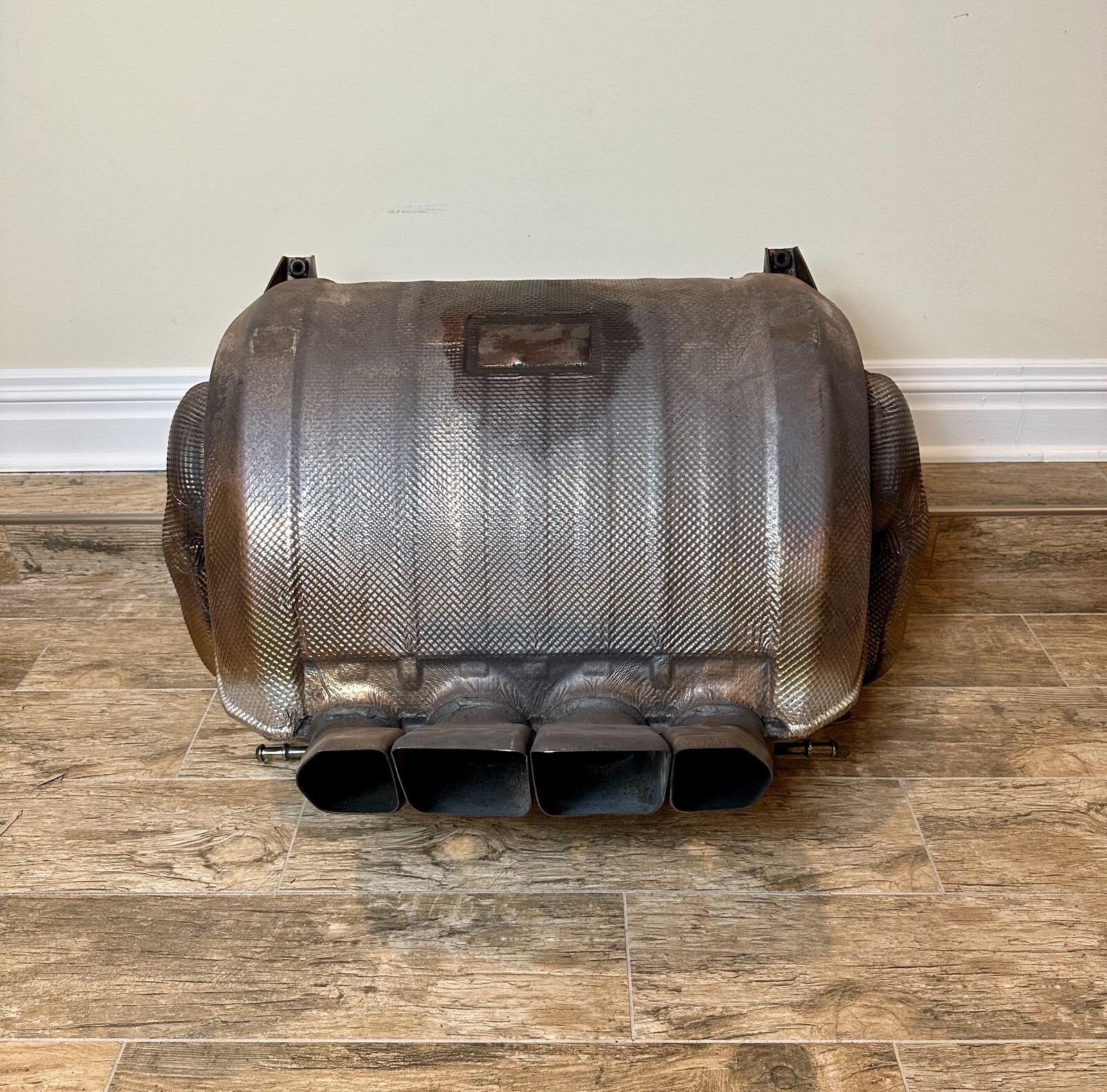 OEM 2012 2016 2017 2018 LAMBORGHINI AVENTADOR REAR EXHAUST MUFFLER 470251051C