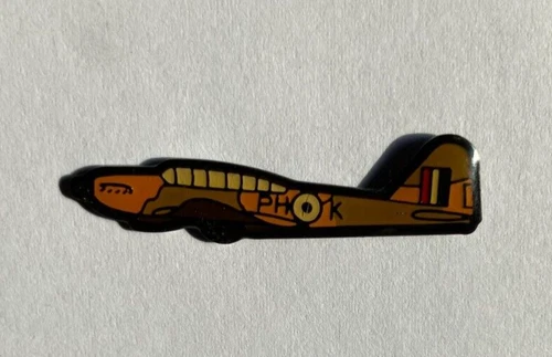 58 - Pin's AVION WW2 British MILITARY AIRCRAFT Fairey Battle