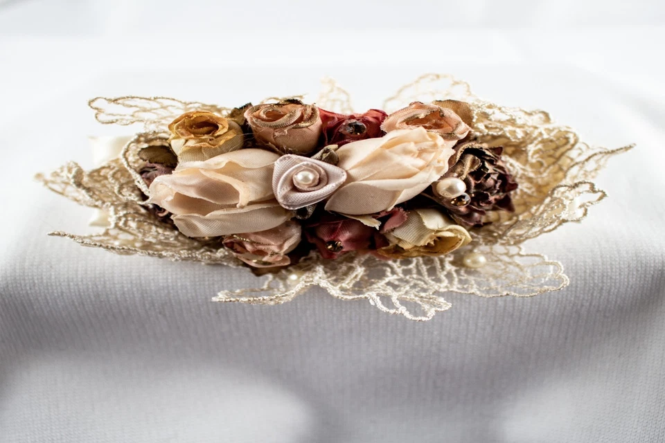 Clip de pelo floral vintage de encaje de mezcla de seda francesa MO' de los años 50 para mujer Foto 3 de 4