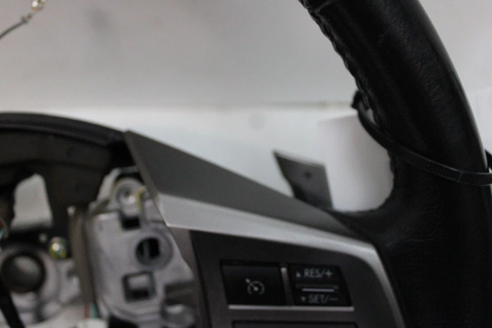 2012-14 SUBARU LEGACY OUTBACK VOLANTE CUERO PALETA OEM P/N 34312AJ06BVH Foto 3 de 4