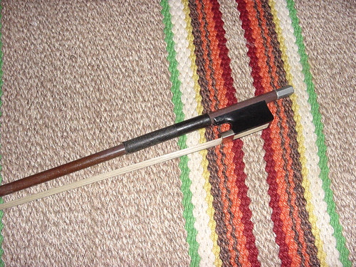 VINTAGE GLASSER VIOLIN BOW  27 "  length  50 grams 4/4 PRACTICE BOW 70s