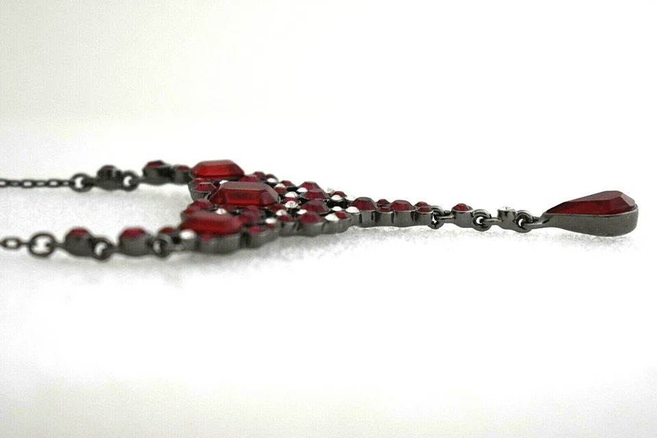 Collar Givenchy Cristal Rojo y Transparente Gris Gunmetal Cadena Colgante Gota Foto 4 de 4