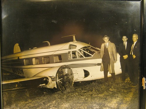 VINTAGE ORIGINAL PHOTO OF INVESTIGATORS AT A PLANE CRASH SITE/RARE & COLLECTIBLE - Picture 2 of 7