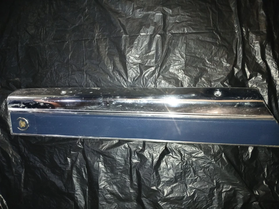 1988 凯迪拉克 Brougham 左驾驶员座椅装饰面板蓝色镀铬 — 第 4/4 张图片