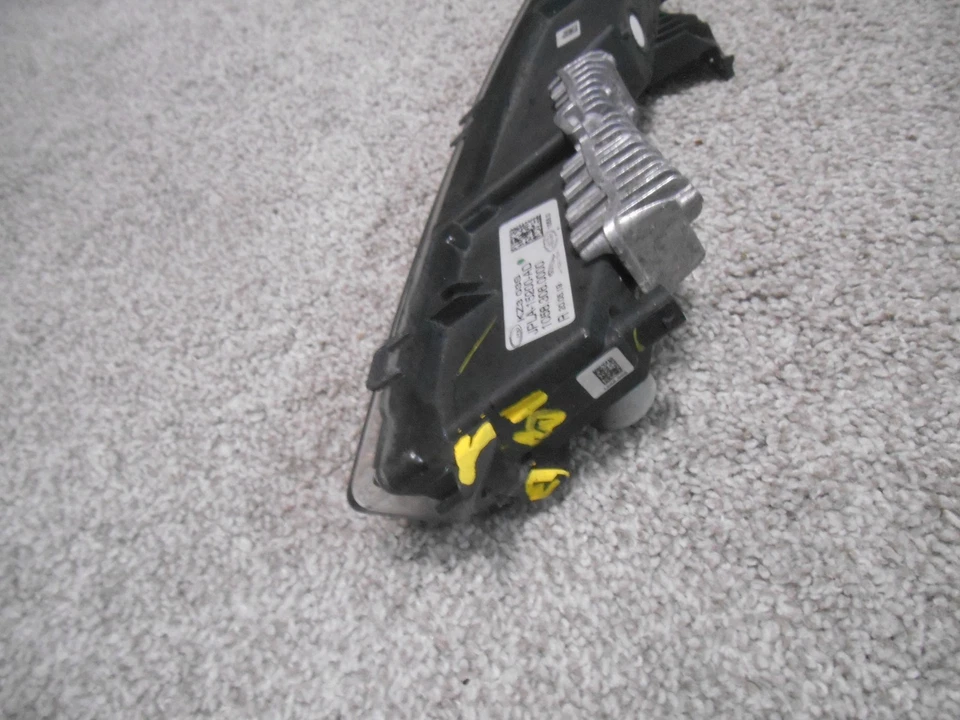 Luz antiniebla LED derecha Land Rover Range Rover Velar 2018-2019 OEM JPLA-15201 Foto 3 de 4