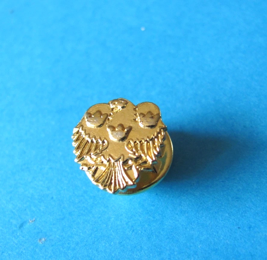 Vintage TINY BARCLAYS Bank  3 Crowns Staff Pin Badge. VGC. Metal. - Image 3 of 4