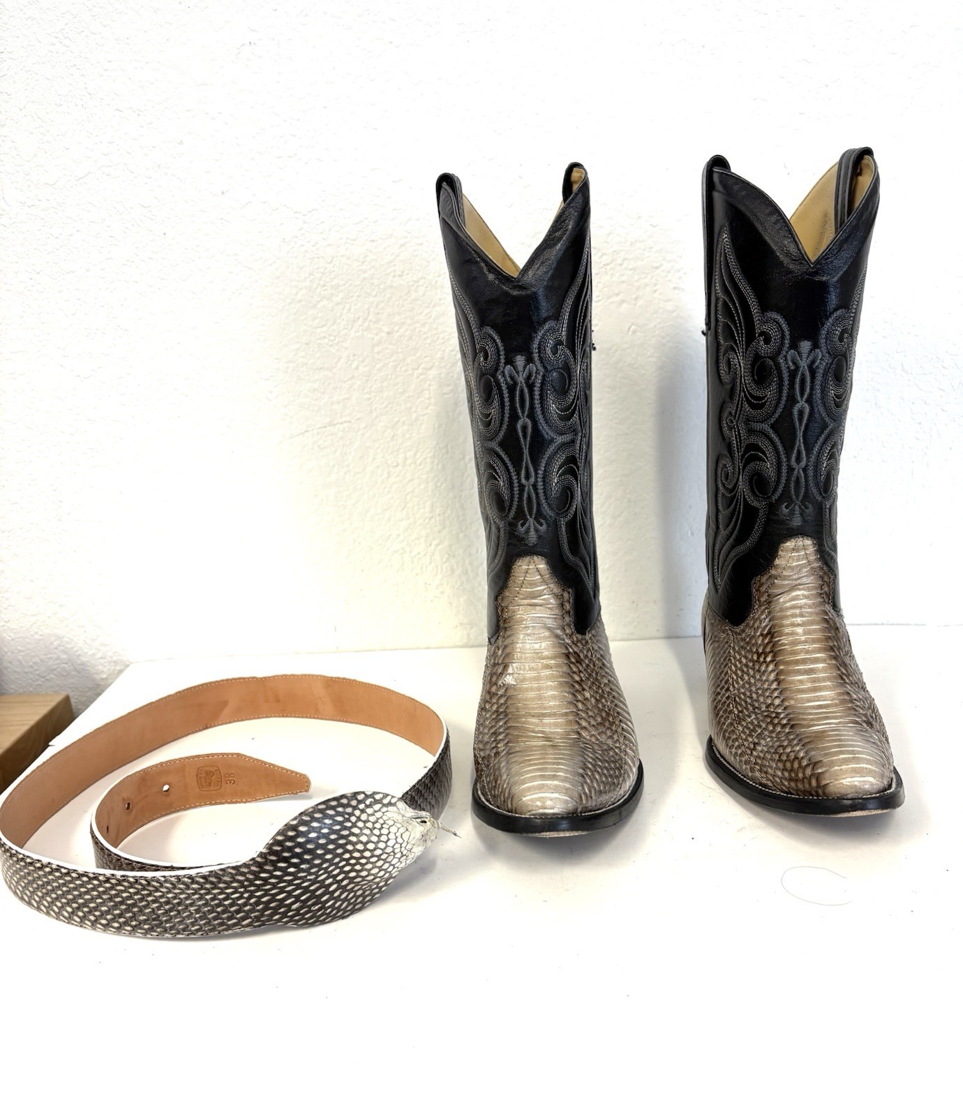 Circle G Exotic Gold Python Vamp Black Leather Bo… - image 6