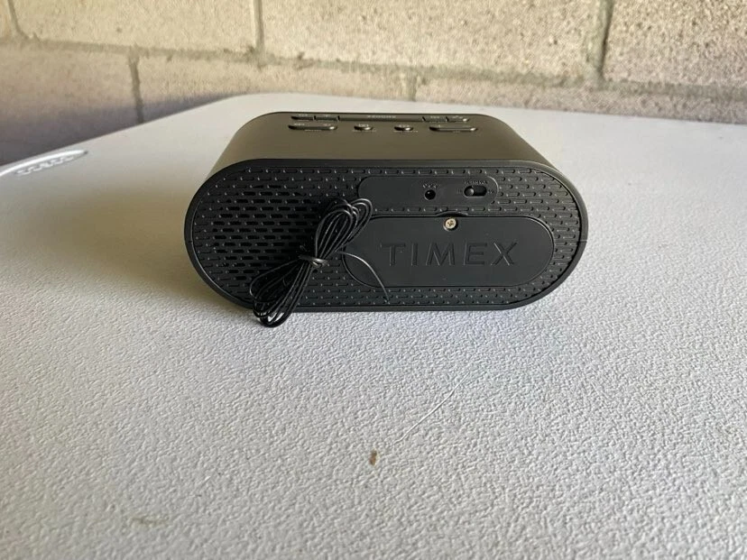 Timex T231G AM/FM Dual Alarm Clock Radio with 1.2-Inch Display and Line-in Jack - Image 2 of 4