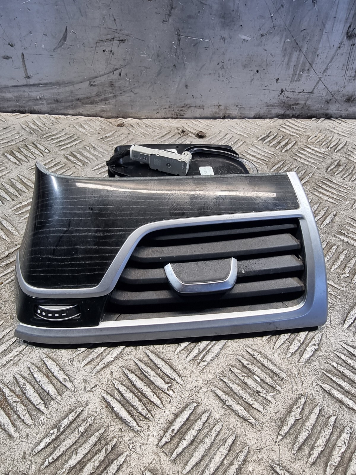 BMW 7 Series G11 Air Vent Grille 9299498 for 3.0 Saloon 2018