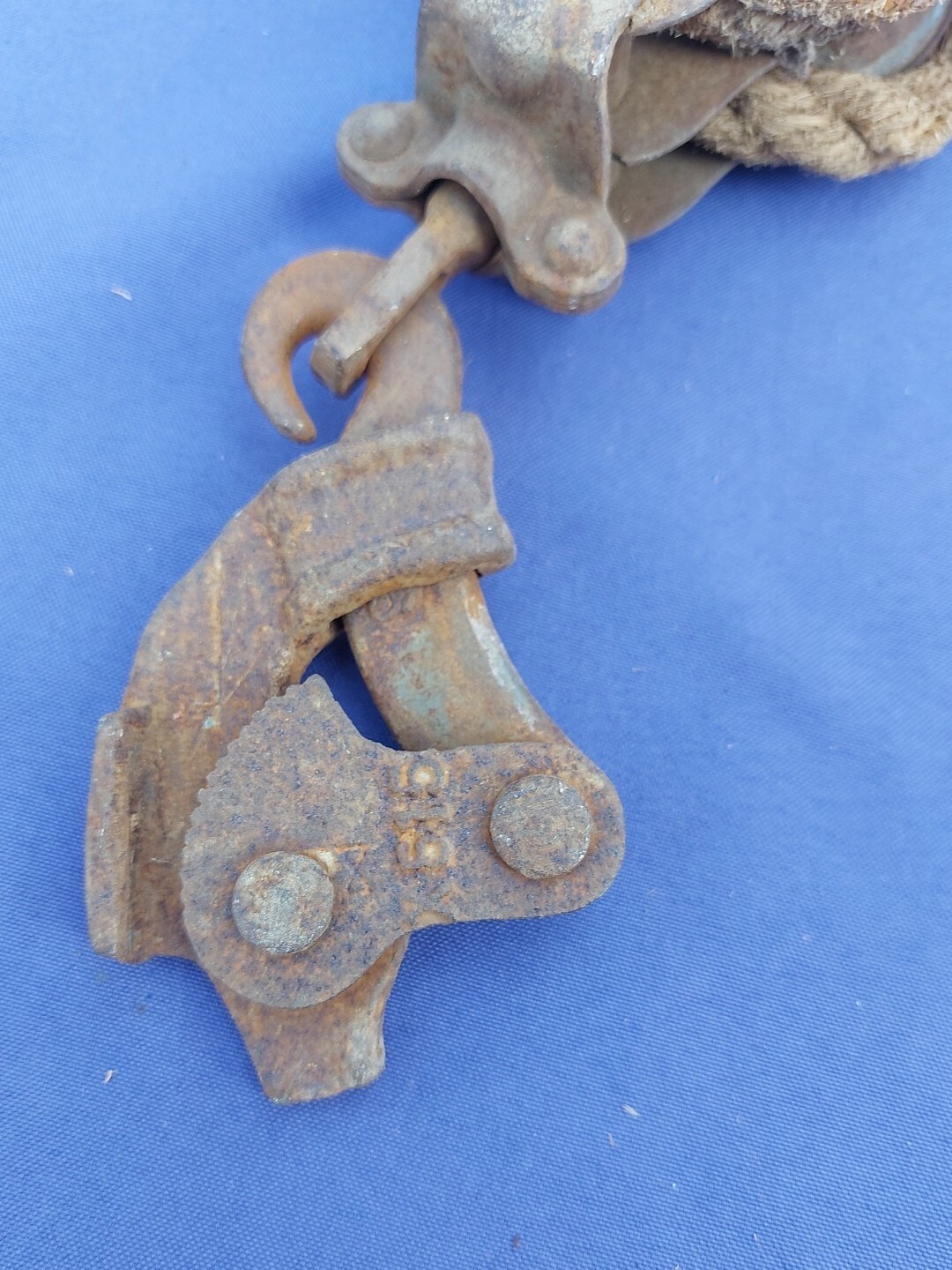 Working Rustic Block Tackle Double Wheel Pulleys Rope Fence Stretcher