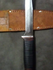 "Kinfolks" U.S.A. 330 4 1/2 "Hunting Knife " Stacked Leather Handle" nice Pommel