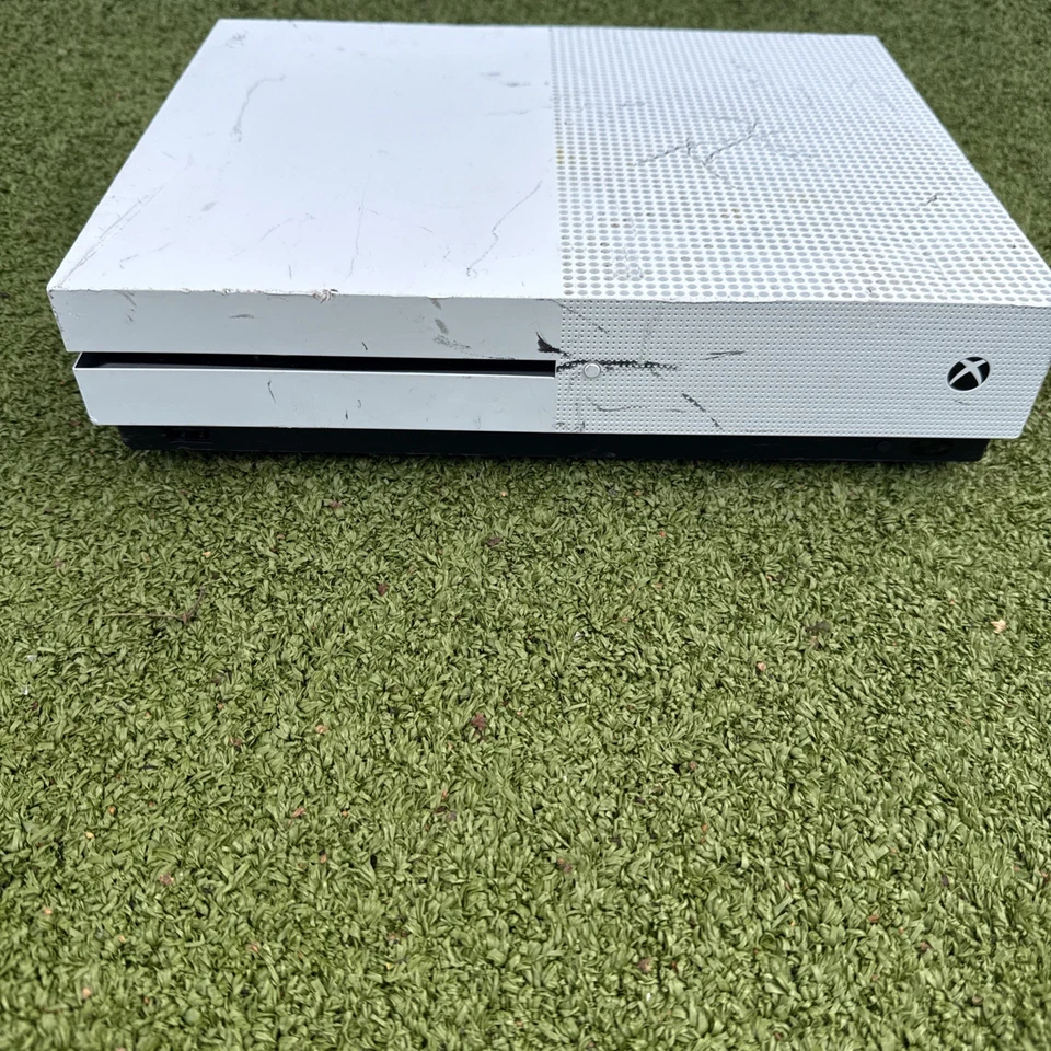 Microsoft Xbox One S, photo 1 of 5