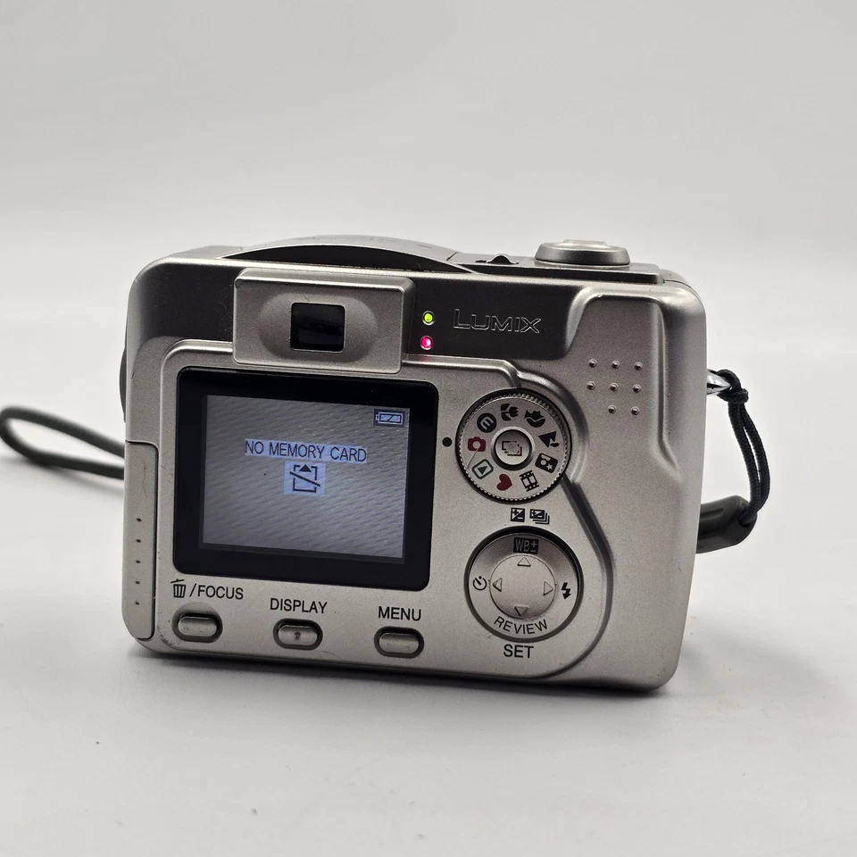 Panasonic Lumix DMC-LC70 4.0MP Digital Camera, Silver - Tested, photo 4 of 5