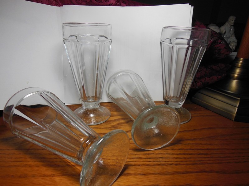 Set of 4 Rare Retro Soda Fountain Milkshake/Float Ribbed Footed Glasses 7" NICE
