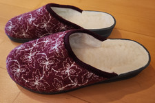 Damen Haussschuhe Pantoletten Pantoffel Gr. 38 brombeer-weiß