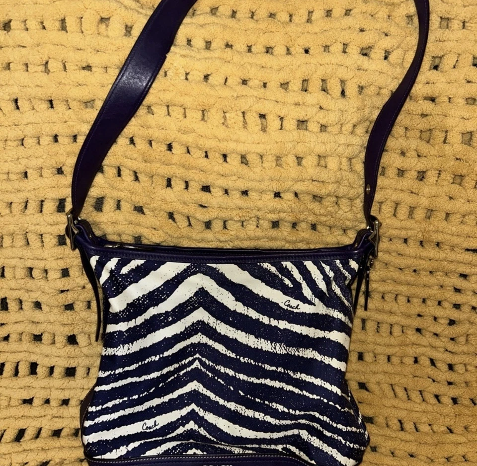 Auténtico Bolso de Lona COACH LEGACY ESTAMPADO CEBRA Bolso de Mano Marino Púrpura Blanco