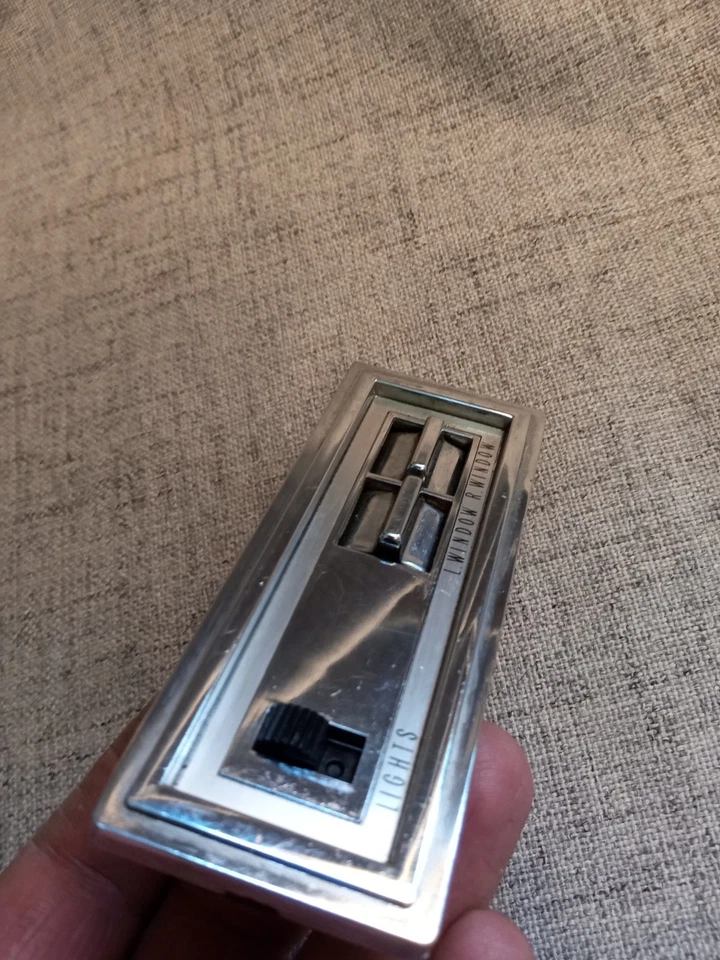 Cadillac Fleetwood 1969 limusina LH ventana trasera interruptor serie 75* Foto 2 de 4