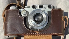 Vintage LEICA D.R.P. Ernst Leitz Wetzlar No. 382512 35mm Camera with Case /Works