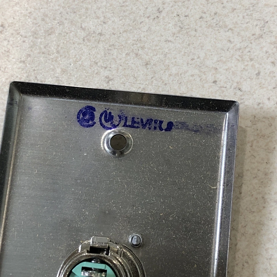 Rapco International | Placa de pared de una sola banda con 1 D4F XLR Foto 2 de 4