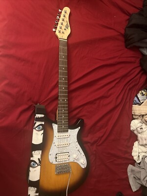electric guitar with working strings working sound everything with amp