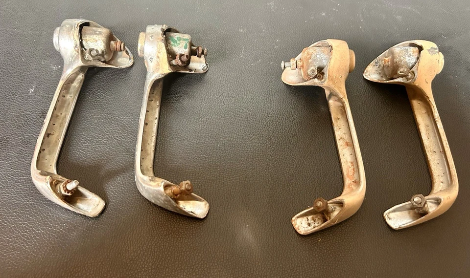 Lote de (4) manijas de puerta Plymouth Belvedere 1955 para restaurar Foto 2 de 4