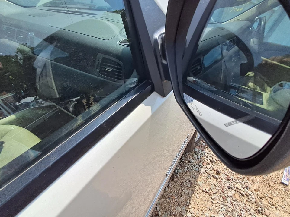 Used Rear Right Door Assembly Rear Side fits: 2011 Gmc Yukon xl 1500 Rear Right - Image 4 of 4