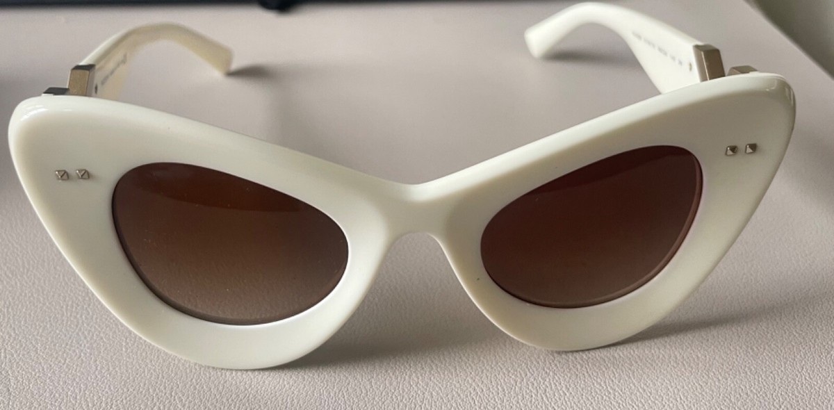 VLOGO SIGNATURE ACETATE CAT-EYE FRAMES
IVORY/GRADIENT BROWN Cat-Eye Sunglasses in Ivory, Brown Lenses – MEMORÍ EYEWEAR main image 3