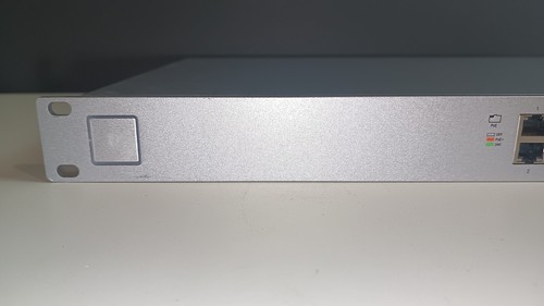 FONCTIONNE - BAD PORT #9 Commutateur Ubiquiti UniFi US-24-250W 24 ports montage en rack Gigabit - Photo 2/10