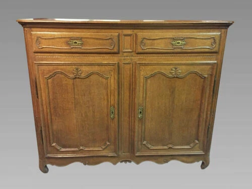 Meubles de rangement du XIXe siècle buffet bas, bahut style louis XV, néoclassique XIXème et avant