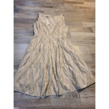 Muse size 8 women's beige lace overlay dress