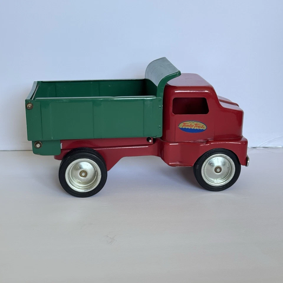 Tonka Dump Truck Red And Green Scale 1:18 - Image 2 of 4